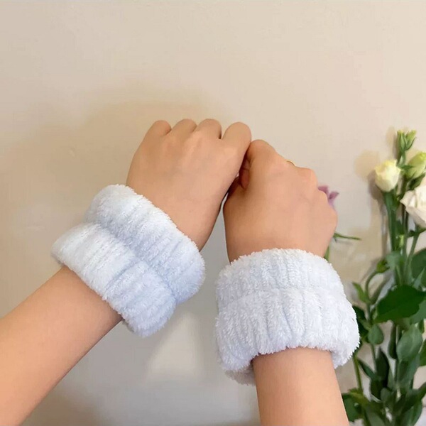 Creative yoga clothing for face washing