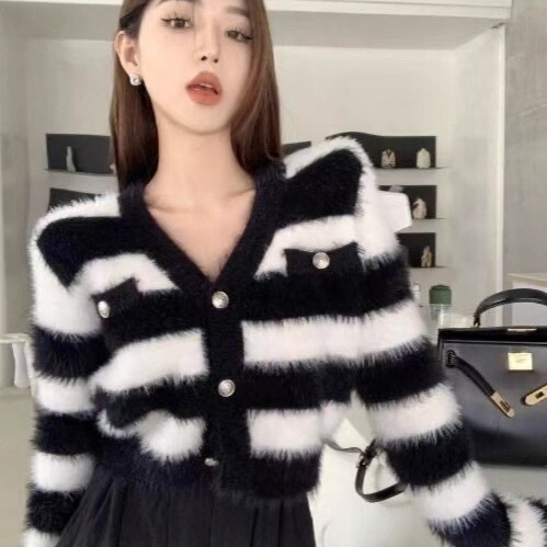New Autumn and Winter Elegant Korean Style Sweet Women's Tops, Stylish Stripesd Imitation Mink Velvet Jackets, Knitwears and Knitwears