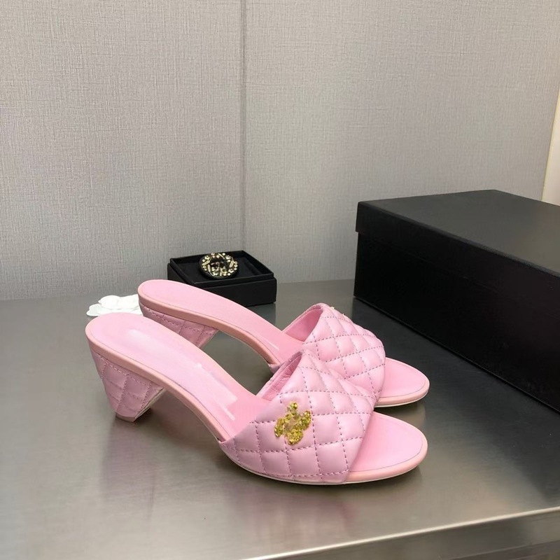 Xiaoxiangfeng ダイヤモンド刺繍スリッパ女性用 2022 新しい夏多用途メタル太いヒールスリッパ女性用アウターサンダル|undefined