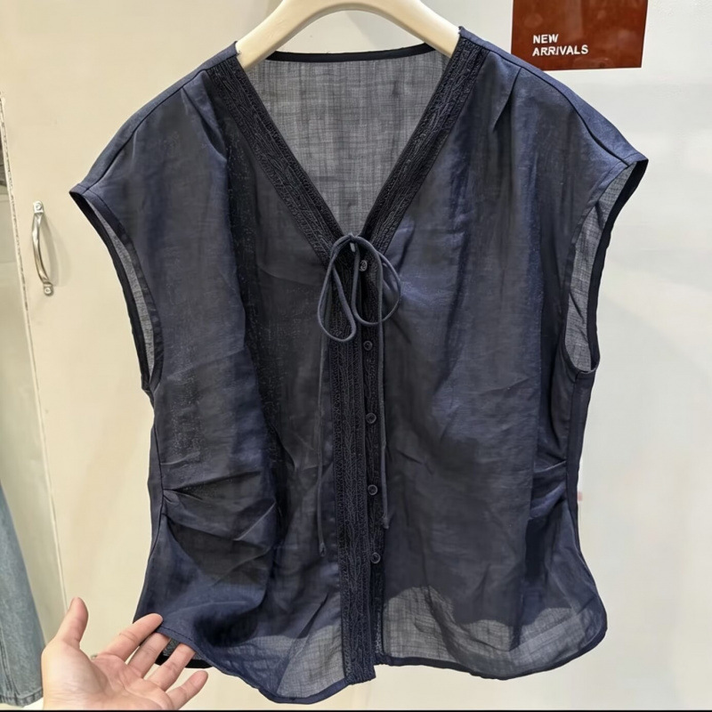 High-End European Goods 2026 Summer New Fashion Loose Lace Trim V-Neck Flutter Sleeve Thin Blouse Women's Top High-End European Goods 2026 Summer New Fashion Loose Lace Trim V-Neck Flutter Sleeve Thin Blouse Women's Top