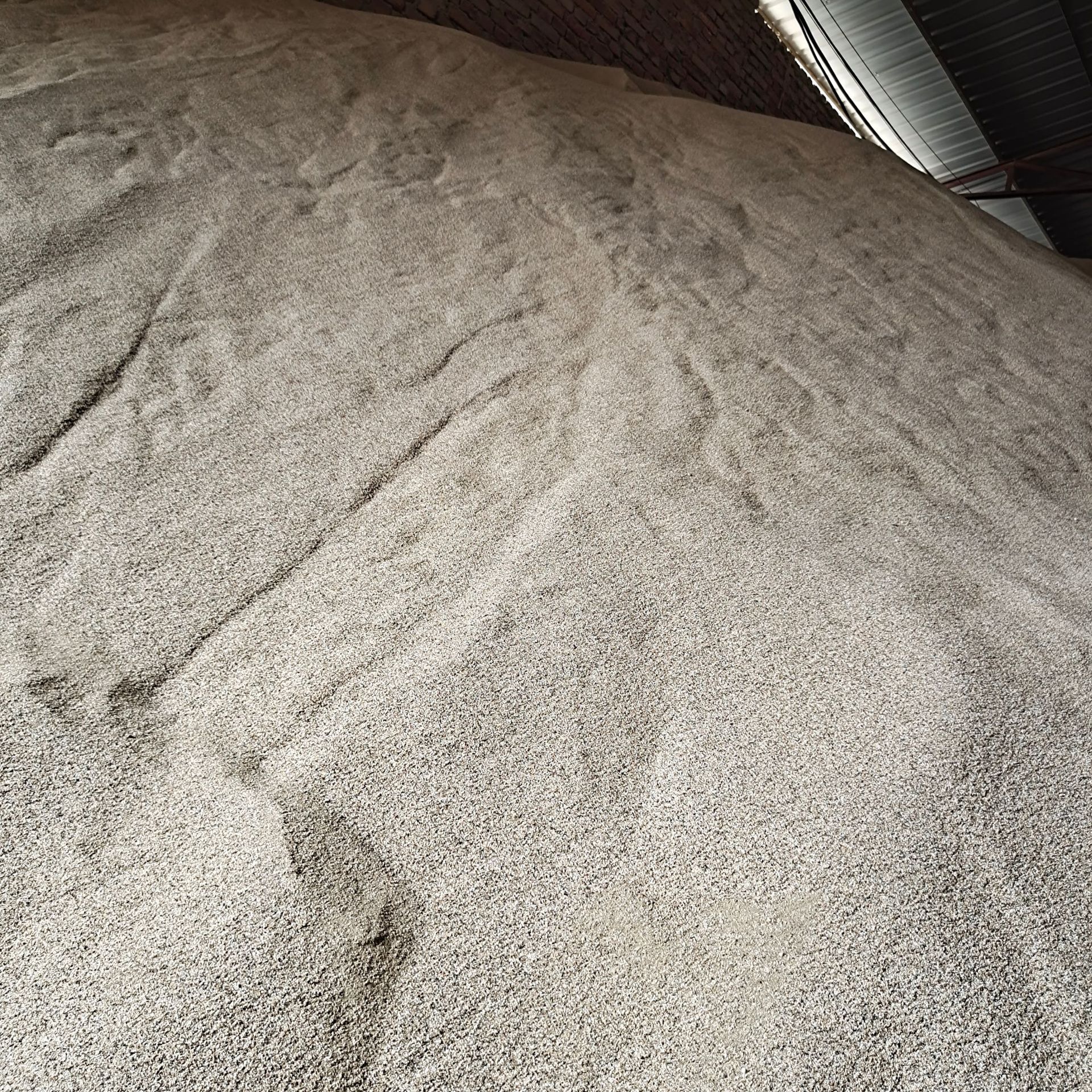 供应油田钻井硅砂20-40目 石油压裂支撑剂用圆粒砂人造沙滩圆粒沙