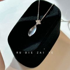库宁 白月光~清冷感冰透玉髓水滴项链轻奢高级感新中式锁骨链