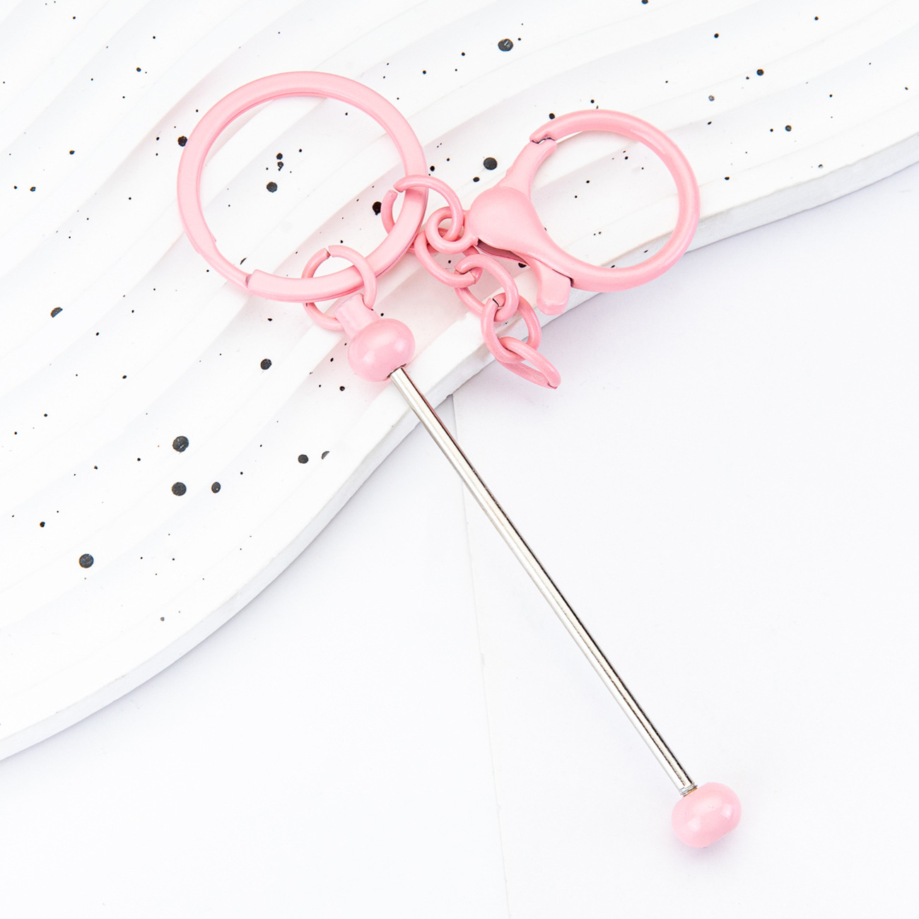 Nuevo DIY cuentas llavero al por mayor pequeño regalo colgante llavero de metal llavero de color gradiente