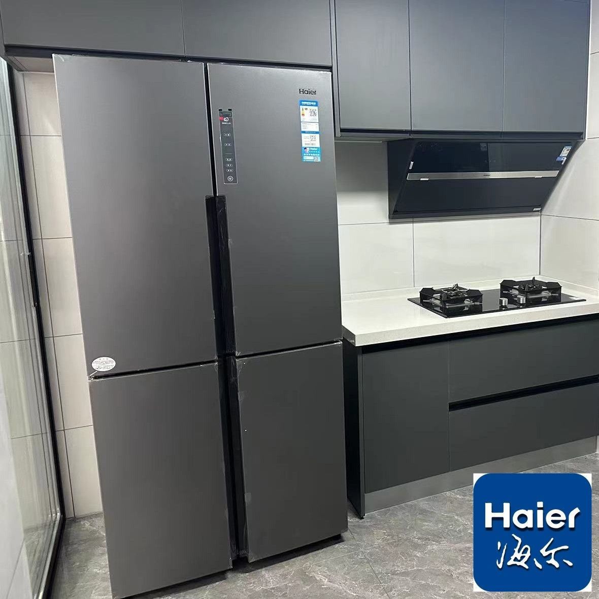 Refrigerador Haier 535 / 403L cuatro puertas integradas eficiencia energética convertidor de frecuencia sin helada puerta cruzada 218 / 217L tres puertas abiertas