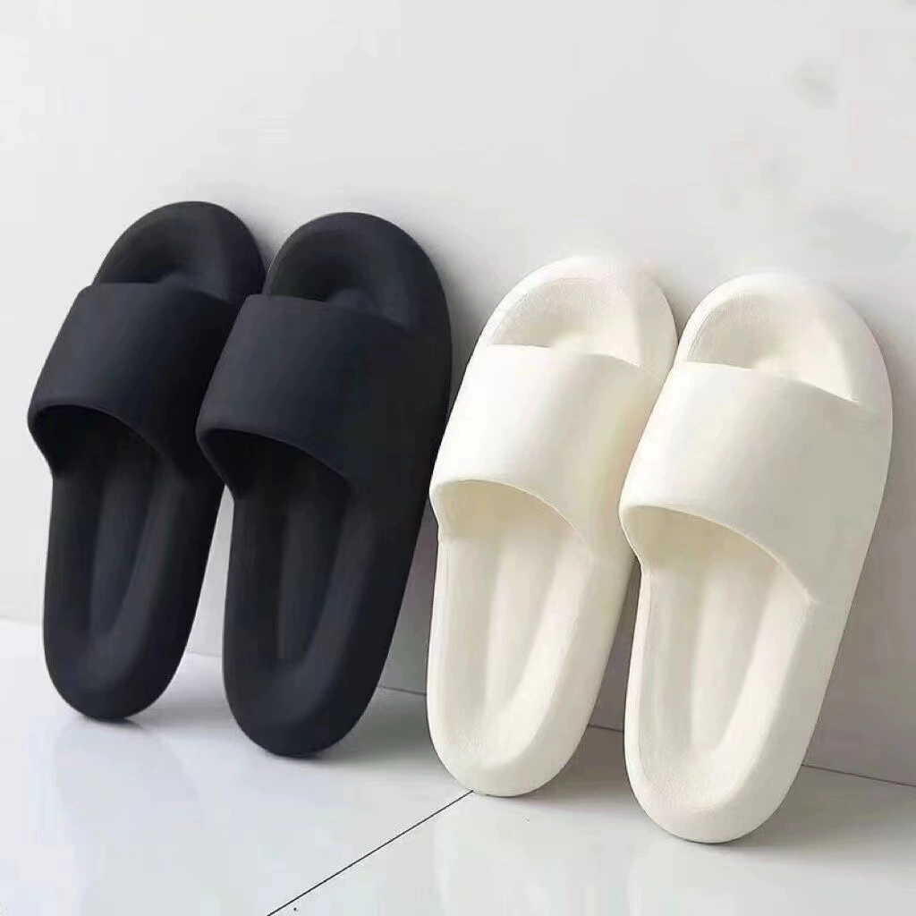 Купи 1Pairs slippers для женщин летом 2024 года новые внутри дома пара для пары с парой хрипящих гостиничных сандалий мужчинам