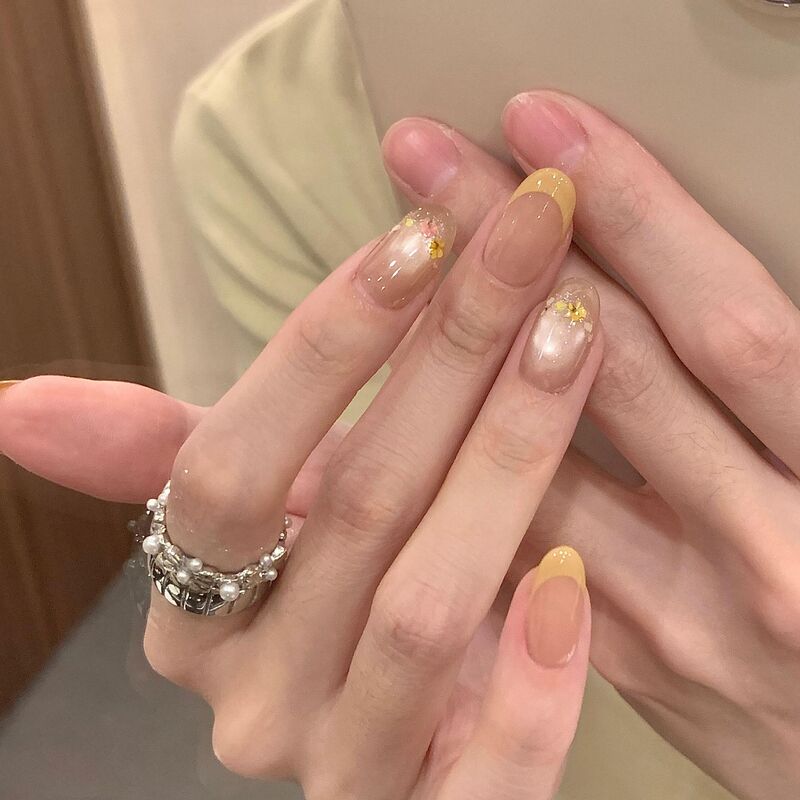 Summer Elegant Floral French Cat-Eye Short Handmade Nail Art Ins Style Brightening Handmade Nail Pieces