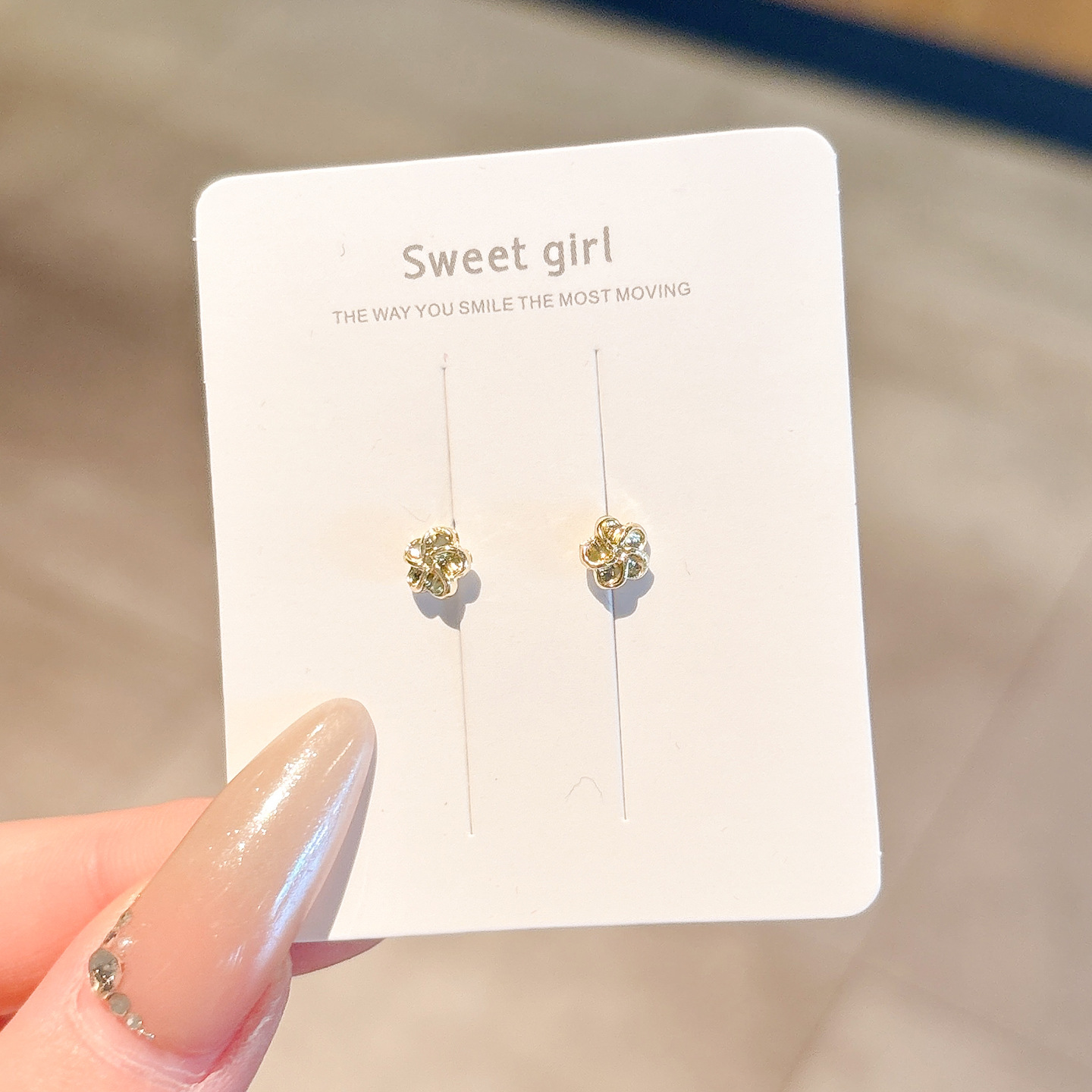 Pendientes de aleación Pendientes de alta calidad de perlas para mujer Pendientes exagerados de temperamento de lujo ligero coreano Pendientes largos con borlas al por mayor