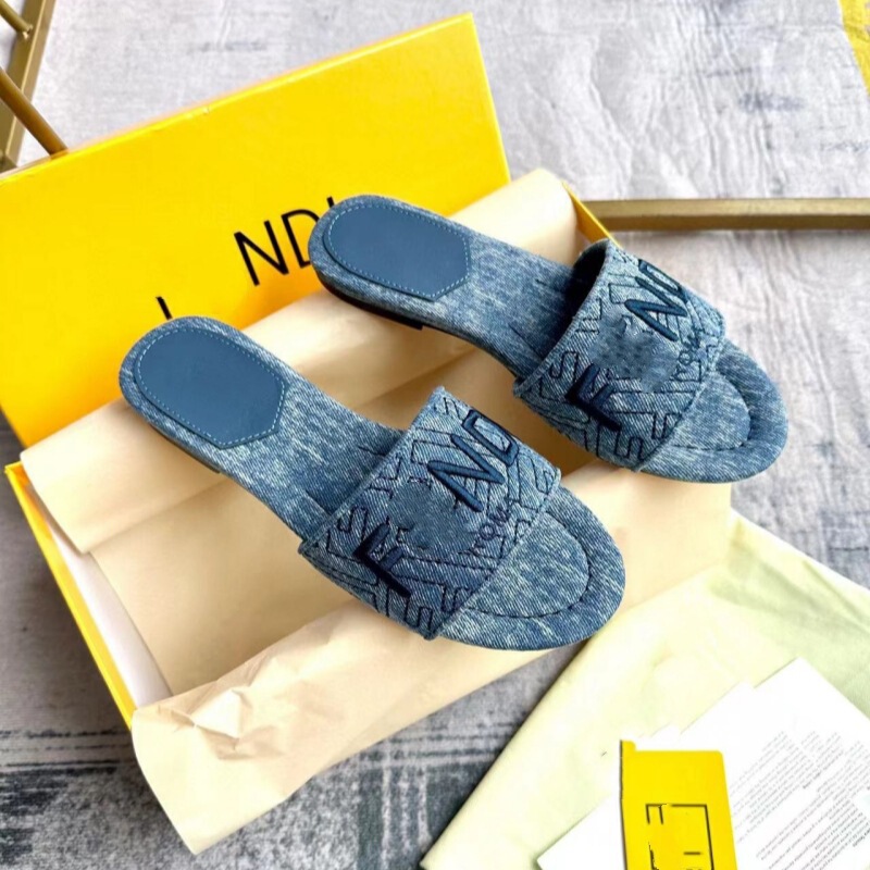 2025 New European Station Designer Luxury Brand Women's Flat Slippers Travel Leisure Wear Letters LOGO