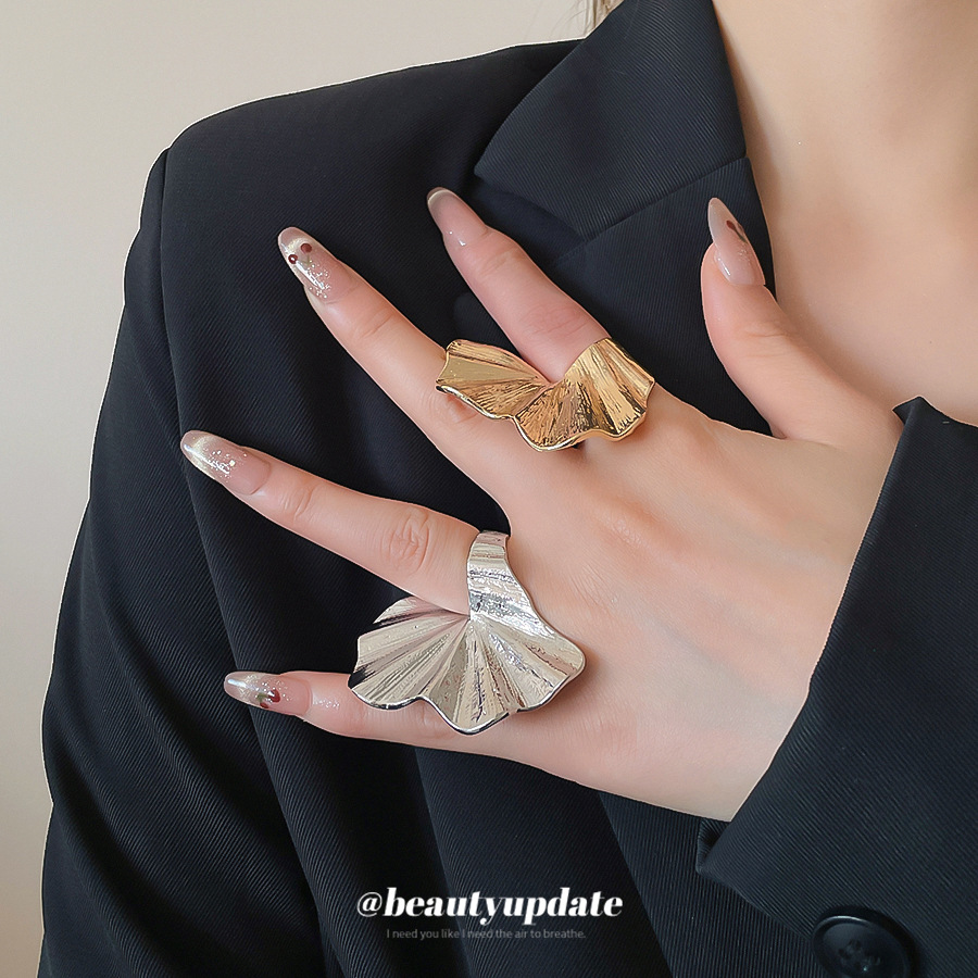 Metallic Texture Wrinkled Flower-Shaped Unique Creative Index Finger Niche Design Sense Ring For Women_voghion.com