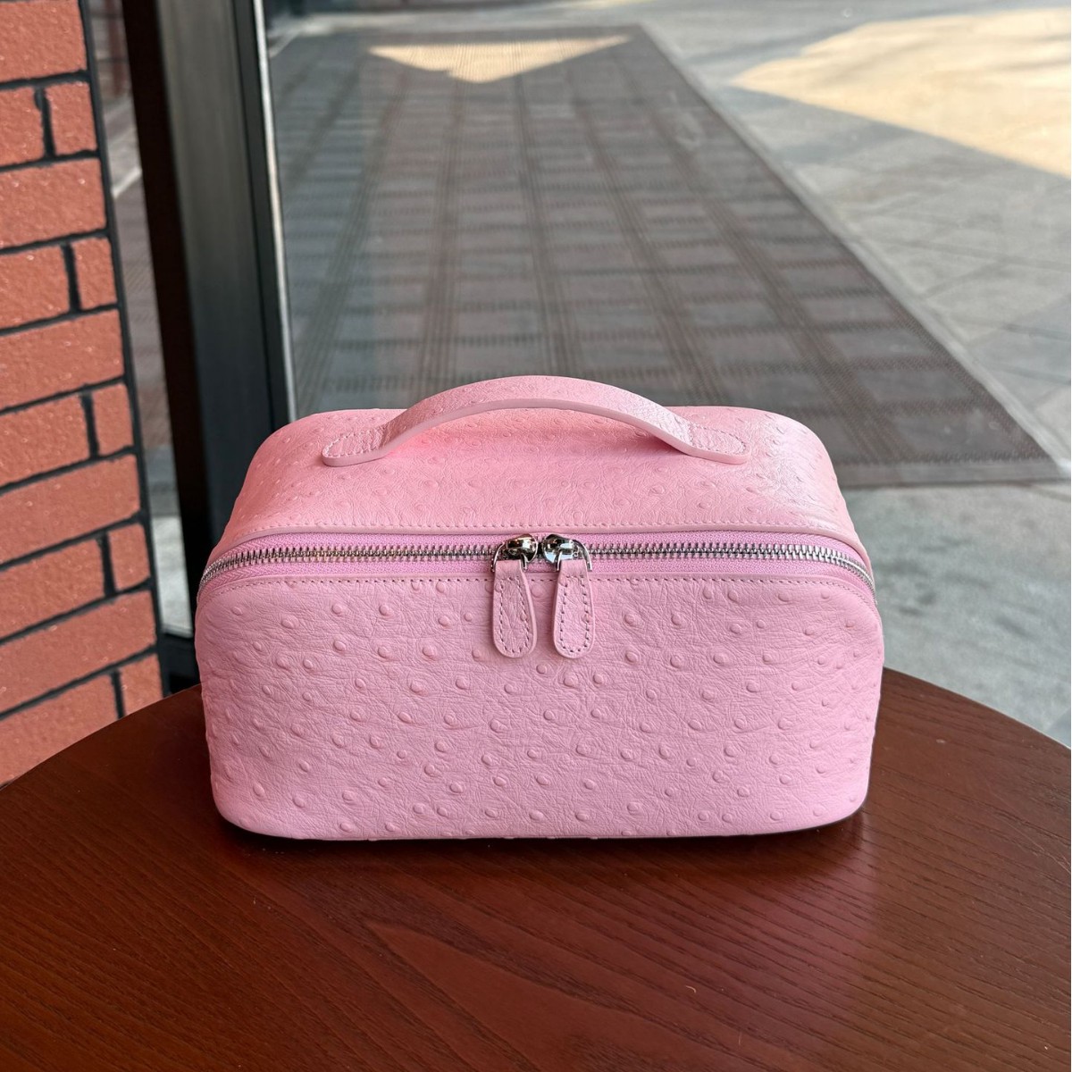 Qi Niu cross-border European and American style genuine leather ostrich-patterned cosmetic bag, a portable makeup organizer for business trips and travel