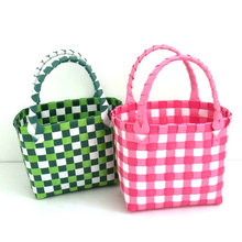 塑料编织小提篮平编多色格子小包手工编织包沙滩包游玩拍照手拎包