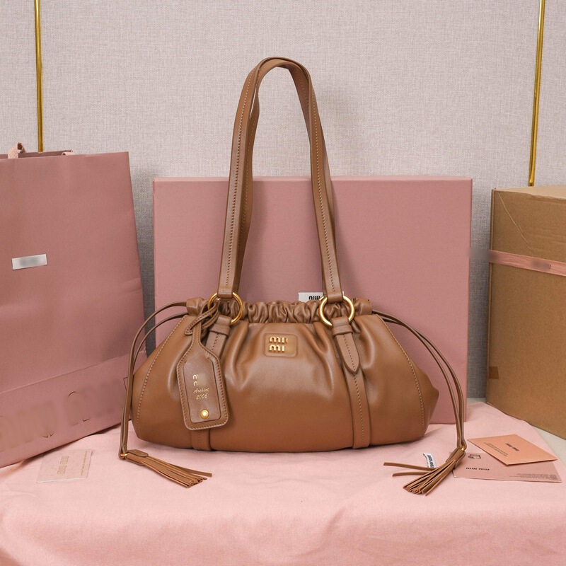 Miu Miu's vintage fashion versatile commuter Joie tassel drawstring cloud bag, shoulder and underarm handbag, dumpling bag Miu Miu's vintage fashion versatile commuter Joie tassel drawstring cloud bag, shoulder and underarm handbag, dumpling bag