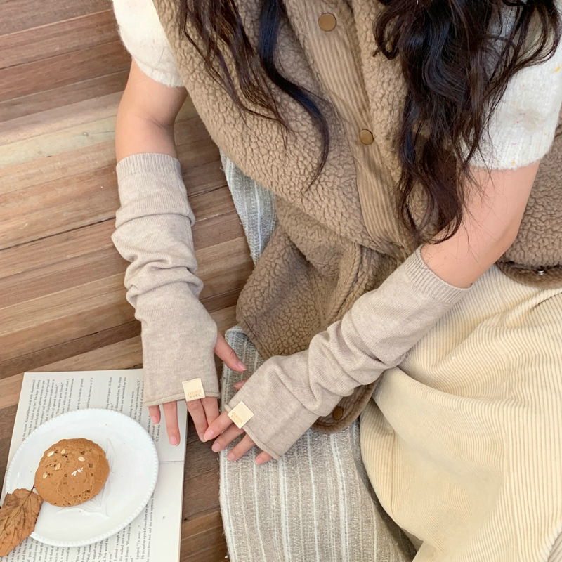 Long knitted woolen gloves