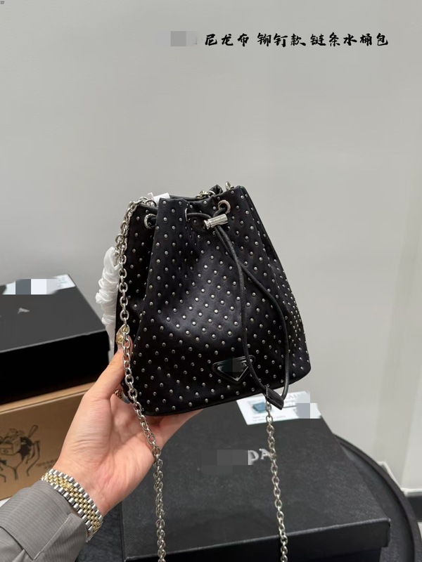 跨境新品潮重工欧美时尚朋克风爆款个性铆钉水桶PU手提腋下女包|undefined