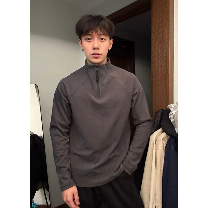 짙은 회색