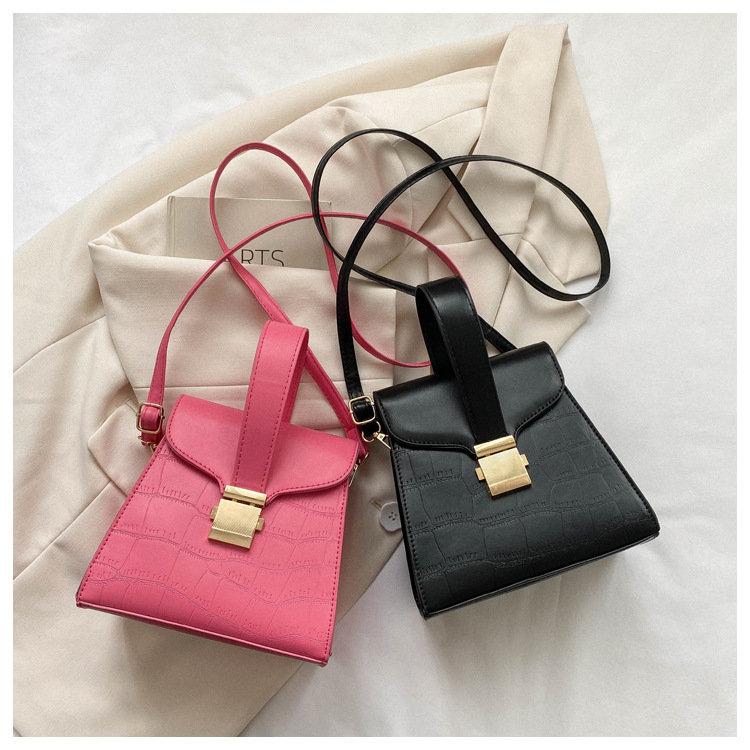 Women's Medium Pu Leather Solid Color Classic Style Flip Cover Crossbody Bag display picture 16