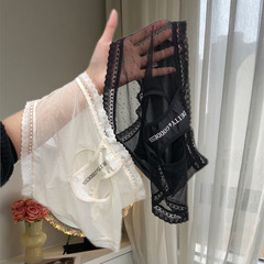 新商品の高級感のセクシーなサテンのレースの下着の女性のファッション的な透かし彫りの通気性の薄いタイプの腰の低い少女の三角のズボン