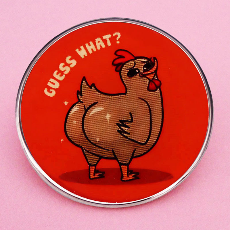 Adivina qué broche trasero de pollo divertido de dibujos animados pin insignia de aleación de metal insignia Accesorios