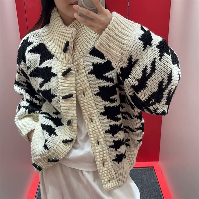 千鸟格复古针织开衫女秋冬新款宽松慵懒风立领提花牛角扣毛衣外套|undefined