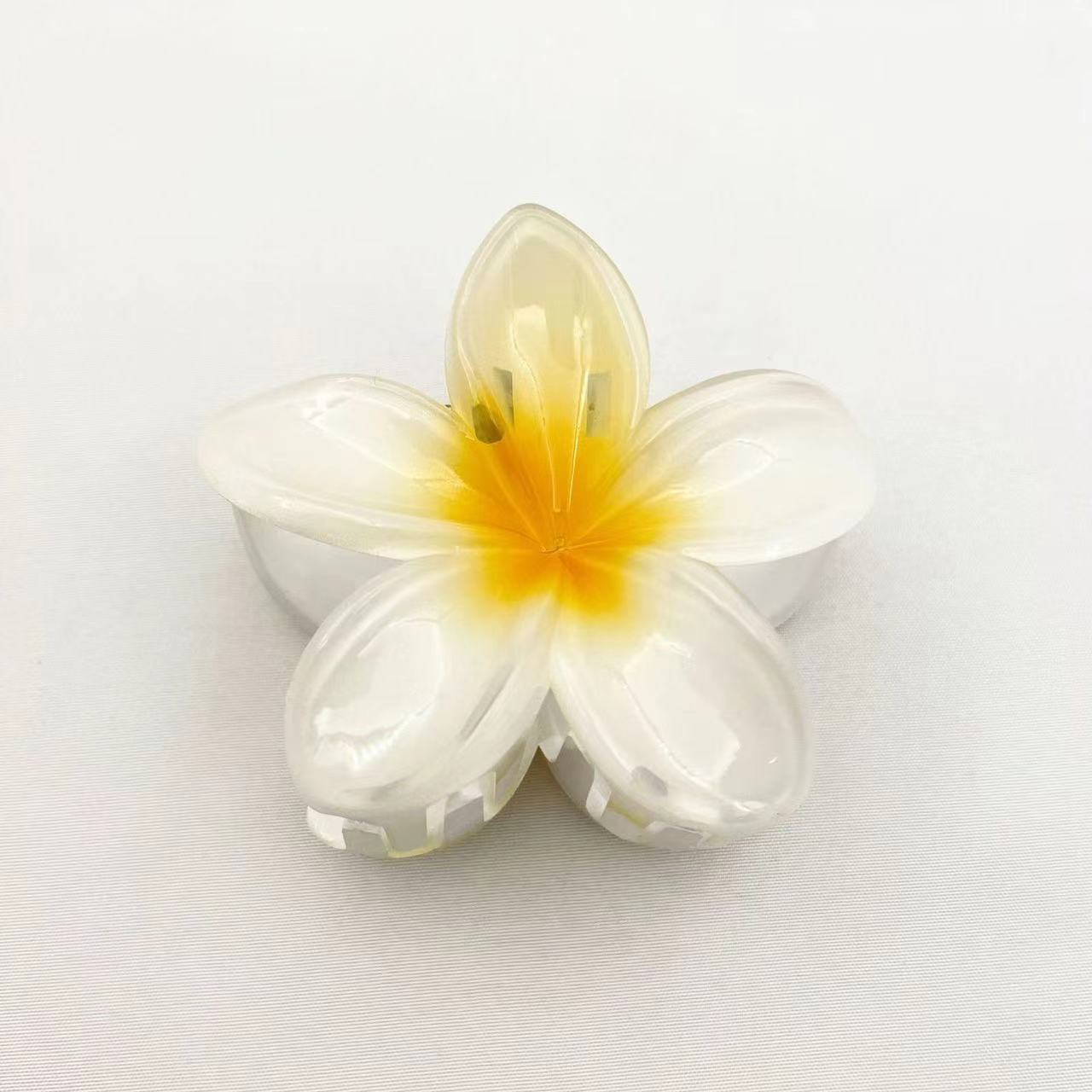 ビーチのリゾート風の卵の花のヘアピンの女性の後頭部の半分の髪のクリップの気質のサメのクリップの髪の飾り