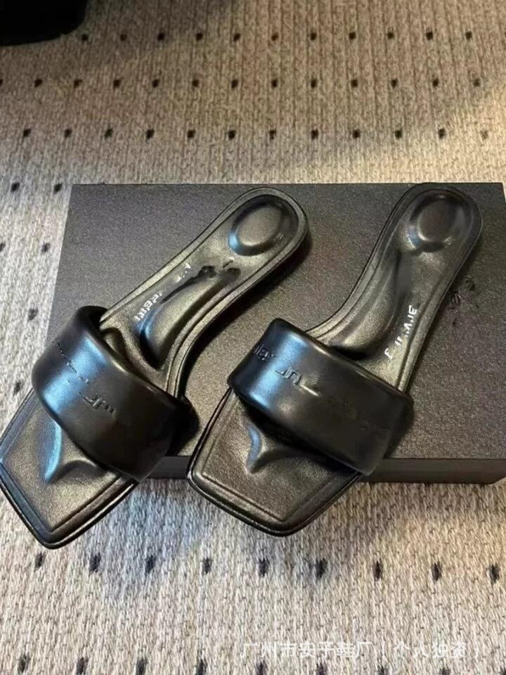 검은 가죽