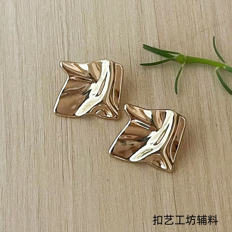 新款异形高级感光滑面不规则金属纽扣小香风大衣毛衣法式针织扣|undefined