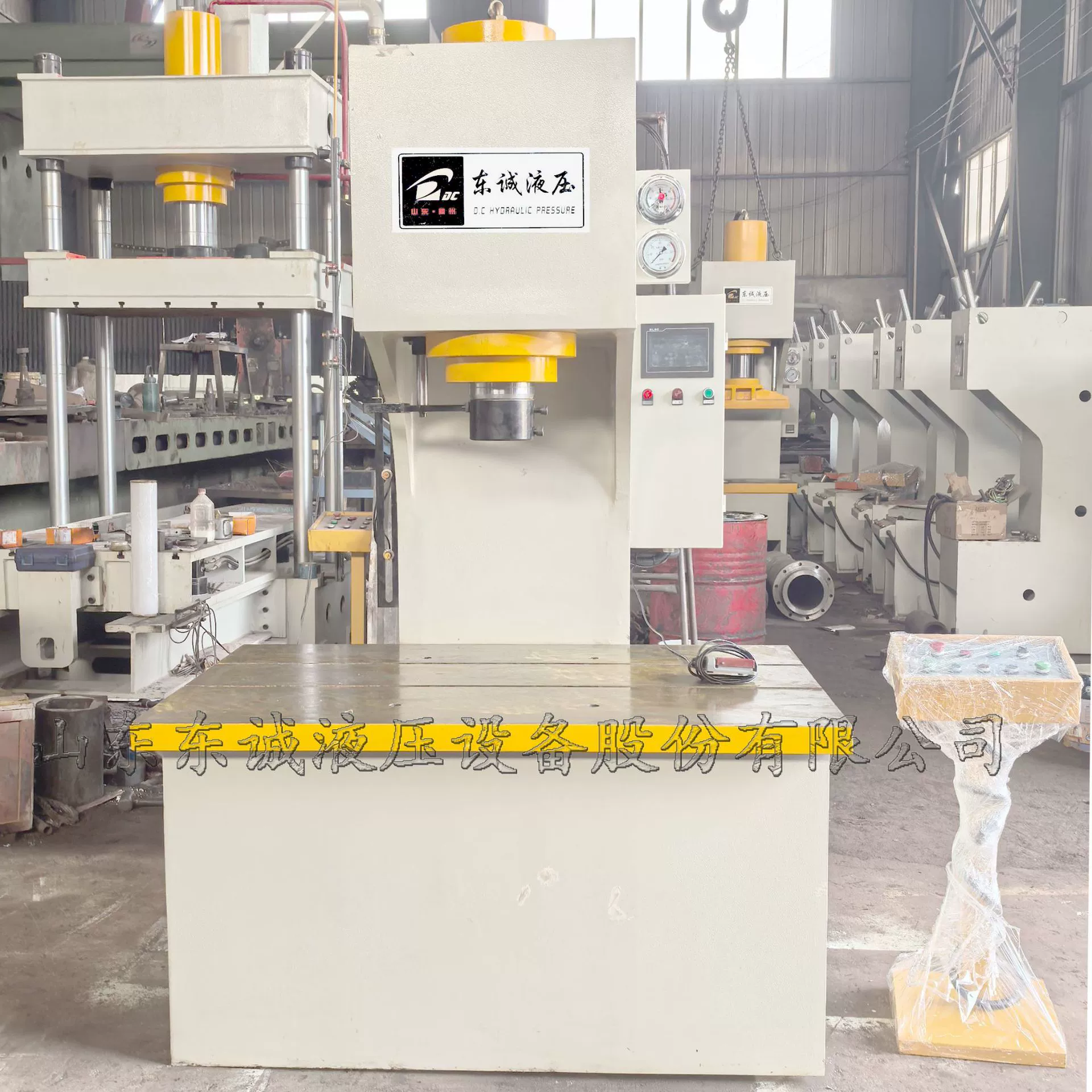 100 тонн однорукого сервогидравлического пресса 150 тонн однорукого гидравлического пресса 200 тонн калибровка однорукого пресс