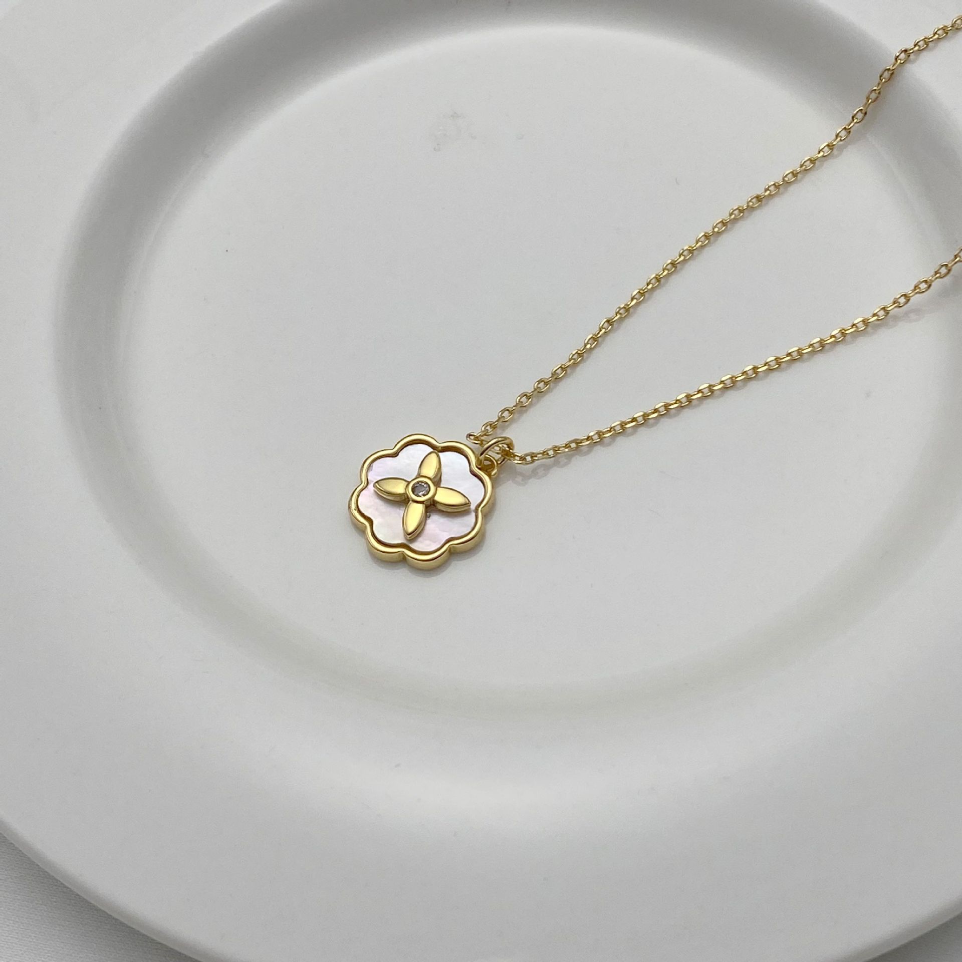 Fashionable small design enamel