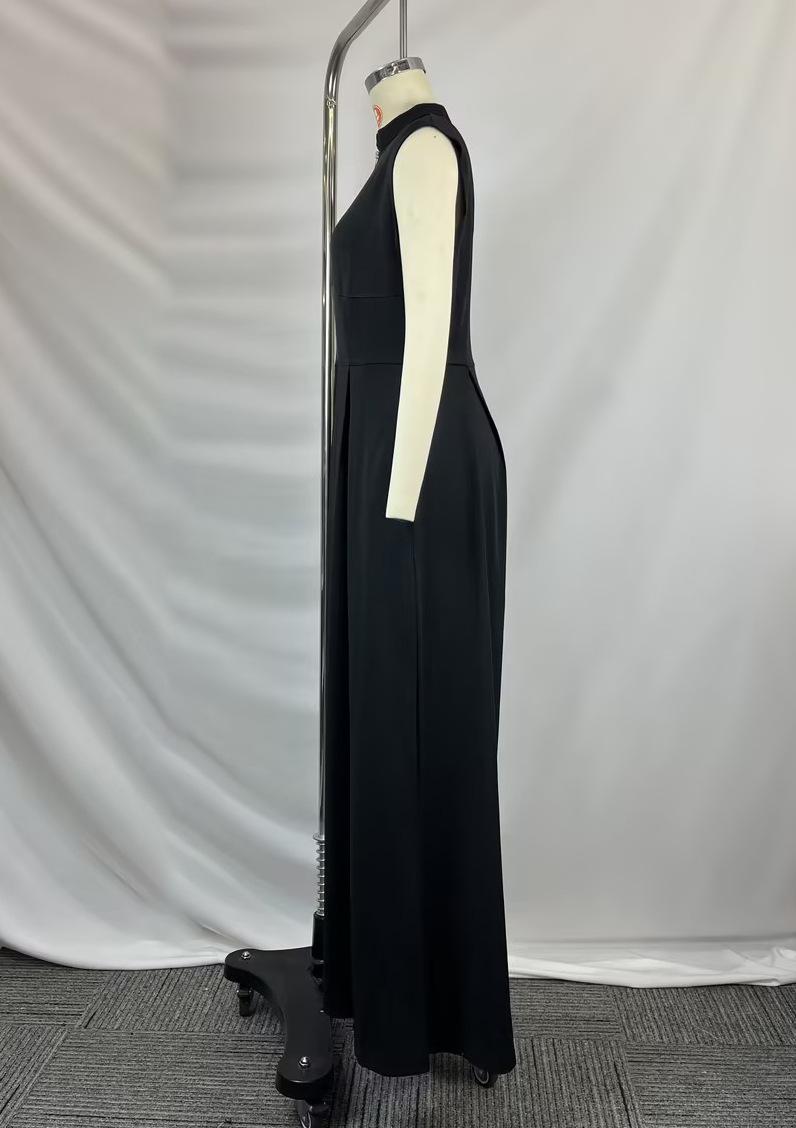 2026 Spring And Summer New Women's Clothing, Fashionable And Elegant Solid Color V-neck Pleated Splicing Jumpsuit_ecoleips.com