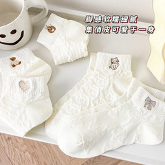 White cotton crew socks for women, suitable for spring and summer, thin shallow mouth short socks, fashionable low-top short socks, Japanese style, summer casual wear.