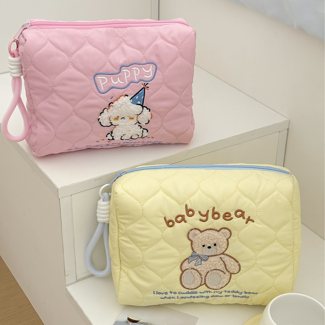 Curved quilted storage bag, cute embroidery, high-value, Instagram-worthy, large capacity, perfect for travel.