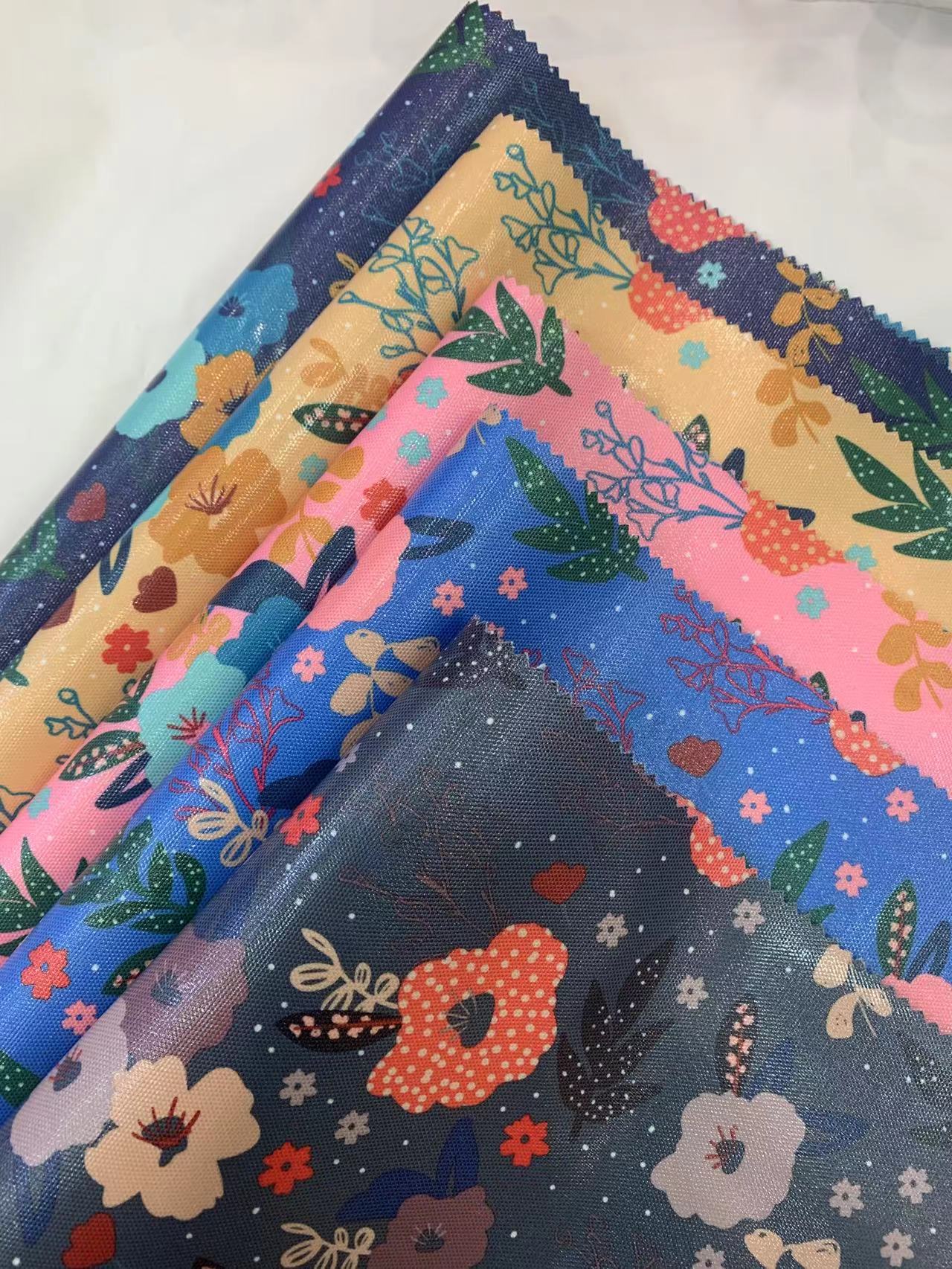 花图案涤棉印花皮膜布料透气防水妈咪包背包手提包饭盒餐包面料