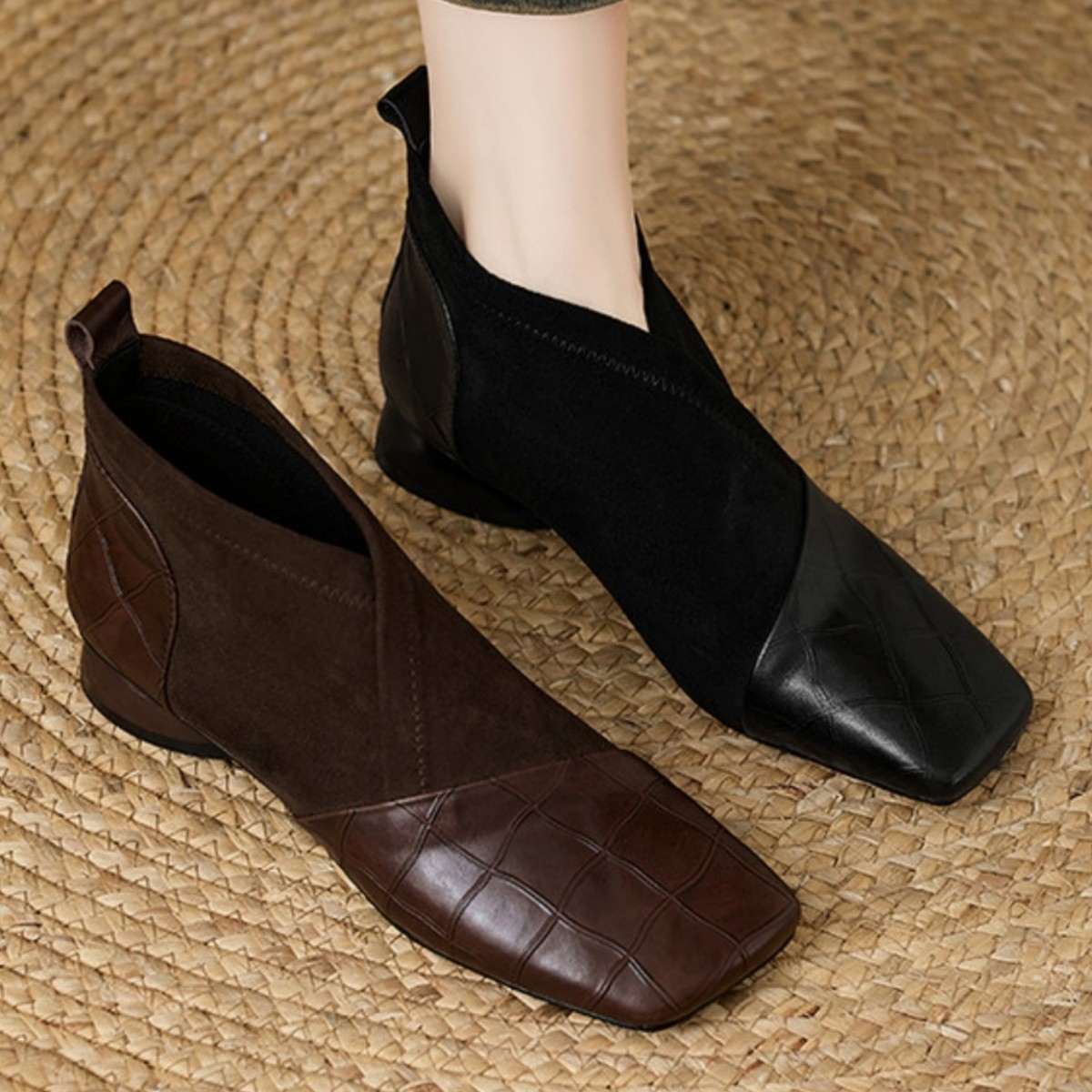 French Retro Embossed Leather V-Cut Single Shoes for Women 2025 Spring and Autumn Versatile Square Toe Chunky Heel Small Leather Shoes Fashionable and Versatile