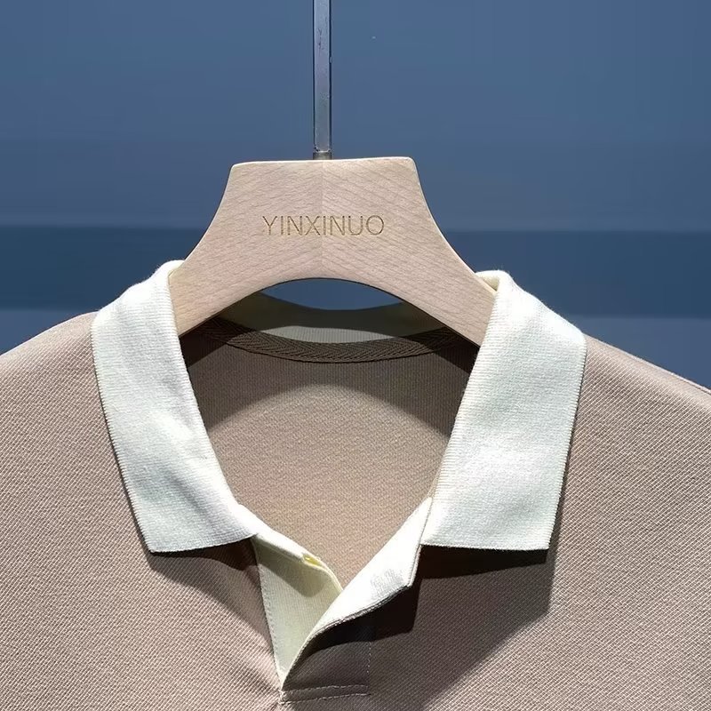 Verano 2024 nuevo estilo de contraste de color de solapa versión de la camiseta coreana tendencia nuevo estilo simple camisa Polo de hombre camisa de media manga