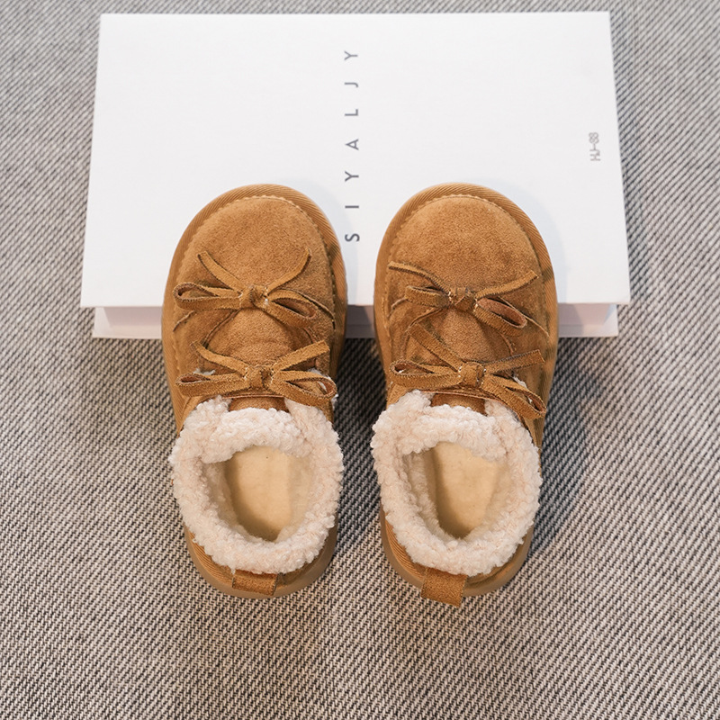 Zapatos de algodón para niñas y veludo para niños calentados zapatos de nieve de invierno 2026 nuevos zapatos de moda de invierno para bebés de niñas