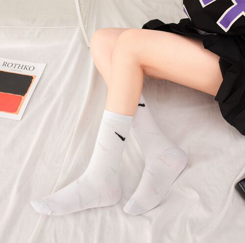Autumn and winter high socks for women, men's mid-length socks, new socks, black and white socks
