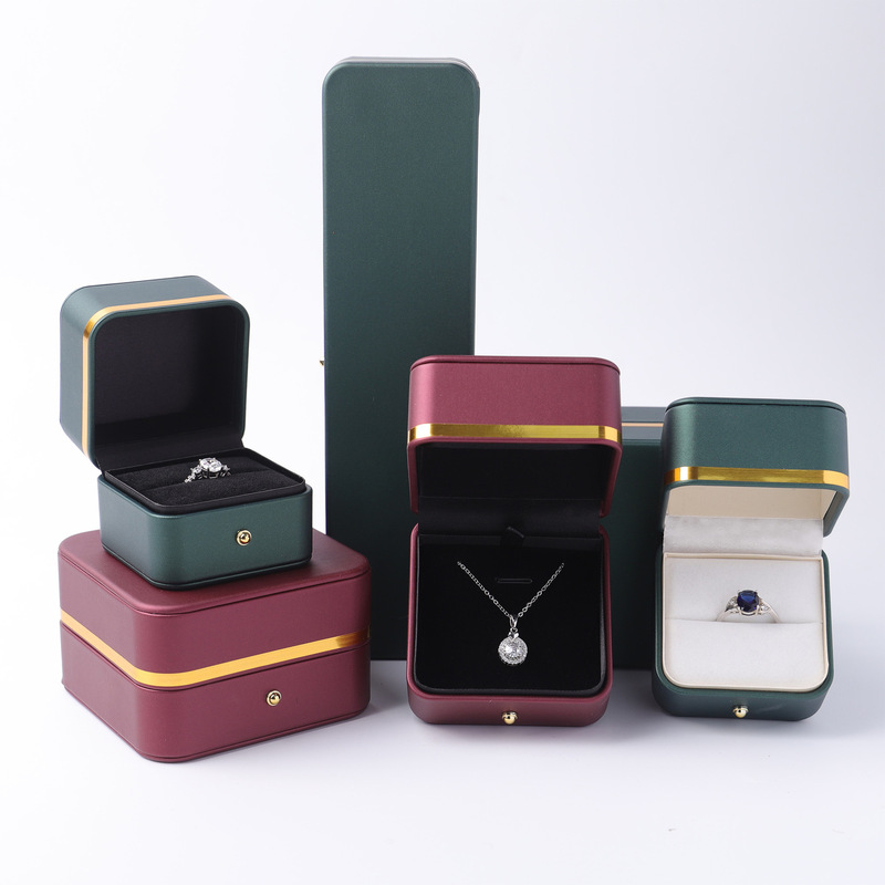 Han Hong's New Rounded Leather Jewelry Packaging Box Gold Buckle Gold Edge Jewelry Ring Box Pendant Necklace Pu Jewelry Box Han Hong's New Rounded Leather Jewelry Packaging Box Gold Buckle Gold Edge Jewelry Ring Box Pendant Necklace Pu Jewelry Box