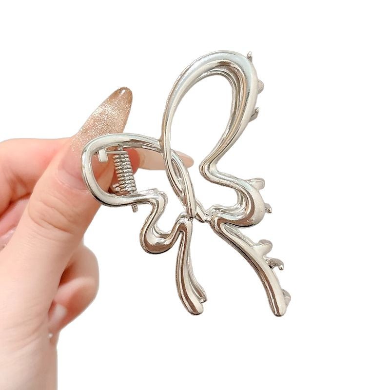 Fijación de viento frío correa de mariposa clip de agarre para mujeres verano 2025 nuevo clip de tiburón caliente tocado temperamento clip de pelo de alta calidad