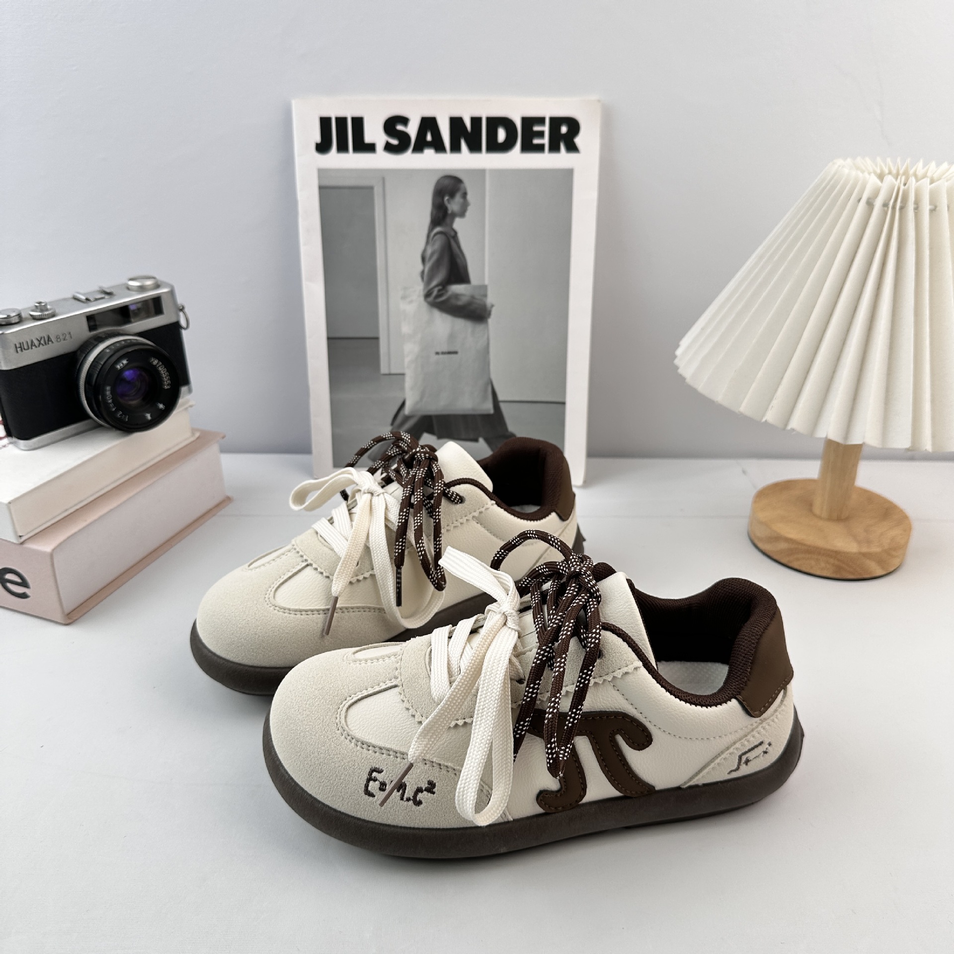 Yuanbo ligero zapatos de entrenamiento de Alemania para mujeres 2025 otoño nuevo estilo versátil coreano zapatos de lona para mujeres zapatos de skate casuales