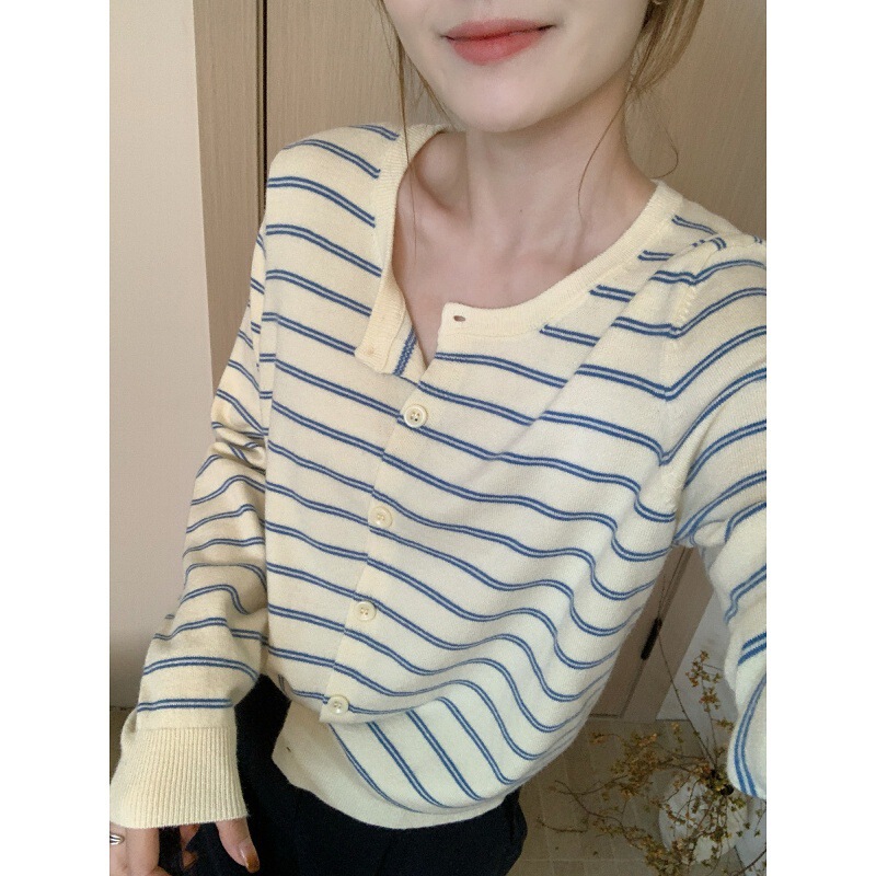 Round Neck Loose Soft Waxy Stripesd Knitwear for Women 2025 Autum New Age-Reducing College Long-Sleeved Bottoming Shirt Round Neck Loose Soft Waxy Stripesd Knitwear for Women 2025 Autum New Age-Reducing College Long-Sleeved Bottoming Shirt