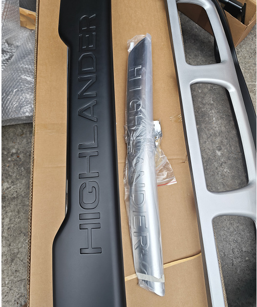Suitable for 09-11 Toyota Highlander modified front and rear bumpers with additional bumper bars for anti-collision protection and decorative purposes