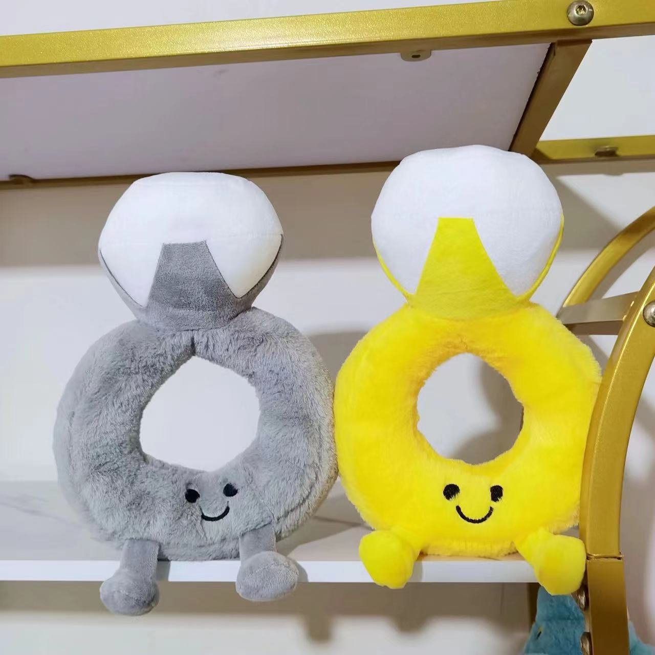 Venta al por mayor 8 pulgadas muñeca captura máquina fábrica felpa juguete muñeca boda actividad lanzando regalo decoración empuje