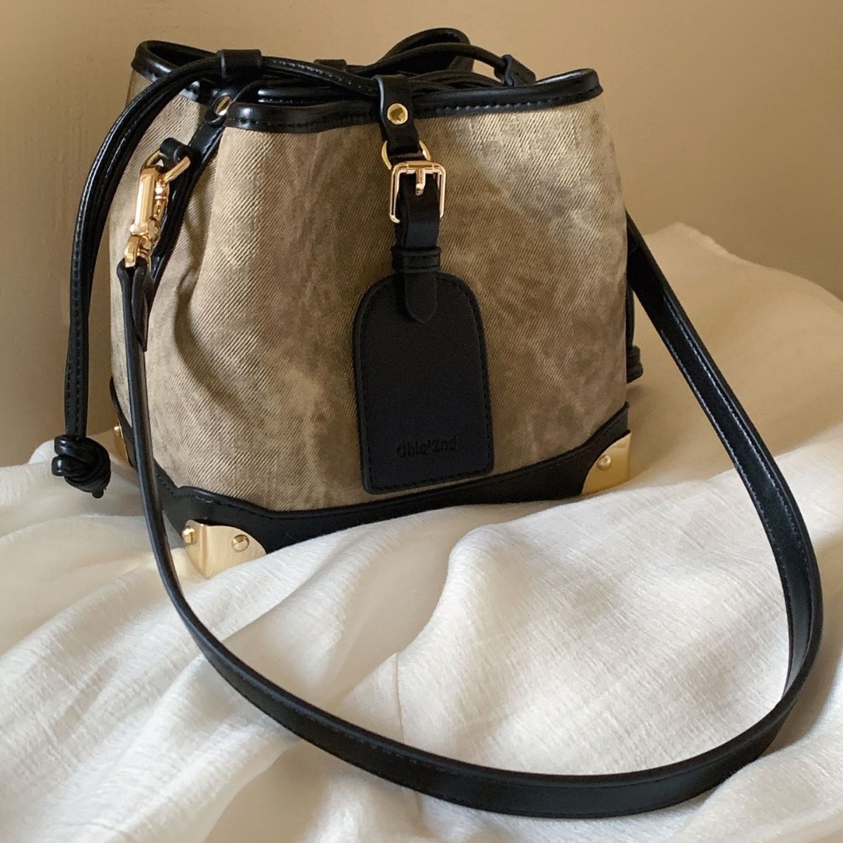 Der Star hat den gleichen Stil, Nanfeng Chio2nd Oil Painting Exhibition Hall Bucket Bag Damen 2025 Neue Schulter-Crossbody-Tasche_voghion.com