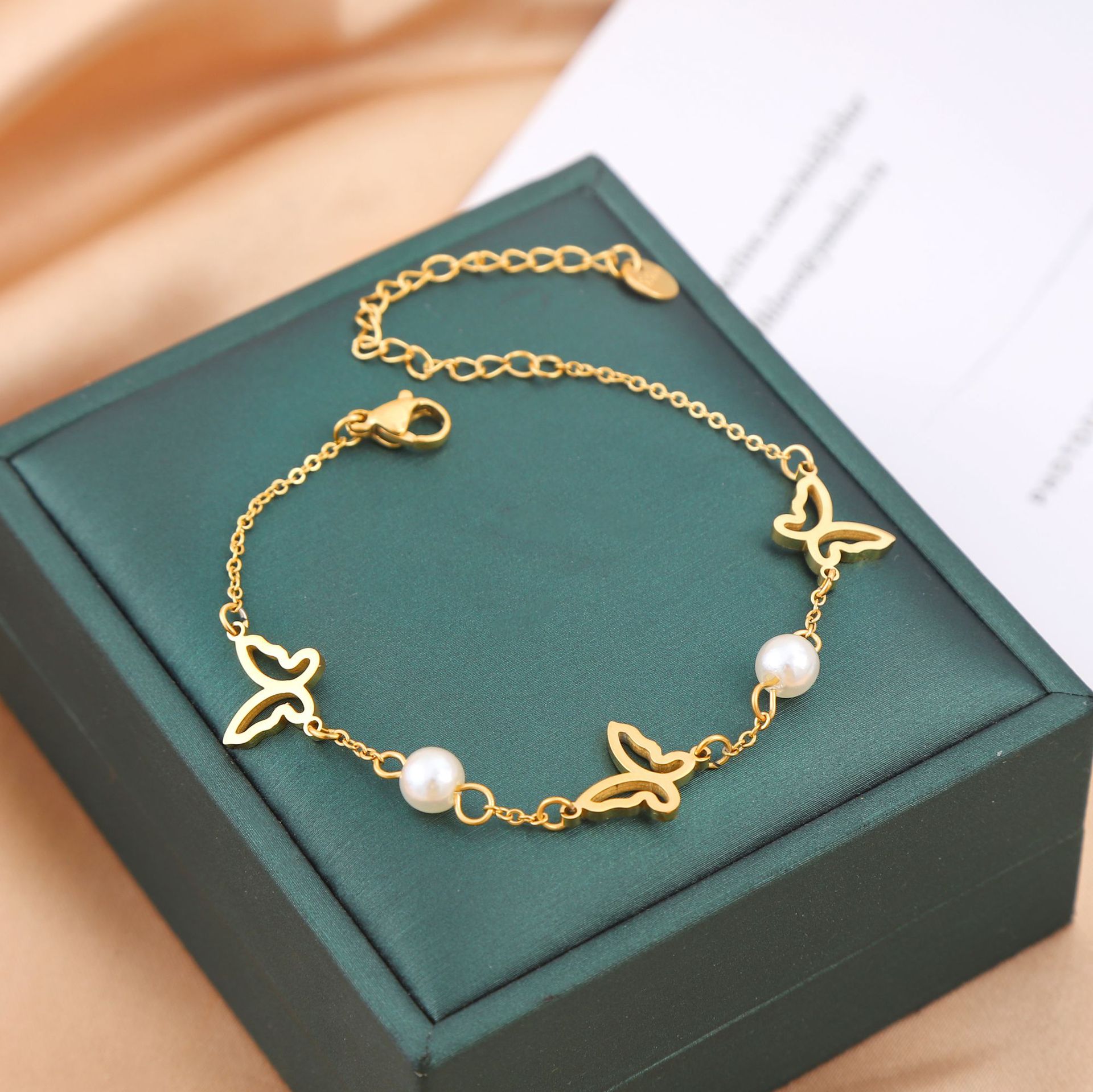 Ventas transfronterizas calientes nuevas pulseras de acero de titanio personalidad femenina de alto nivel diseño ligero de lujo moda temperamento versátil joyería de acero de titanio image 49