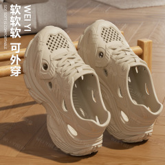 お父さんの靴の女性は夏の運動靴を履いています。
