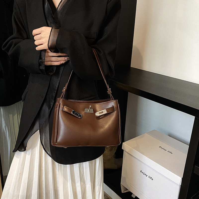 Viajando al trabajo, bolso de axila de gran capacidad para mujer 2024 invierno retro moda casual bolso de hombro coreano