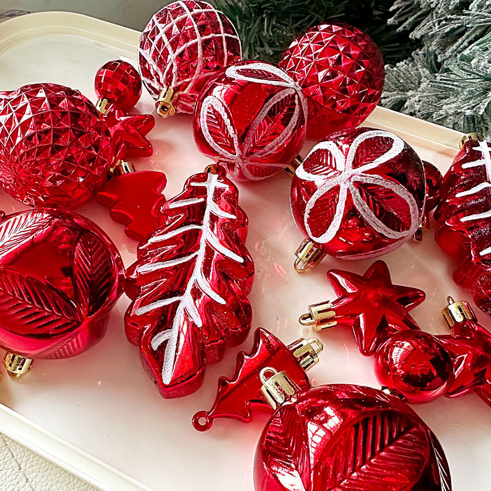 Decoraciones navideñas transfronterizas Decoración de bolas navideñas Juego de bolas navideñas Juego de bolas heterosexuales pintadas Accesorios para árboles de Navidad