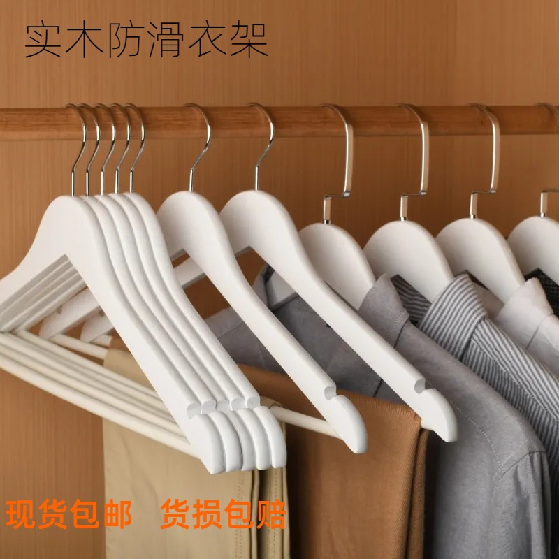 黒と白の実木滑り止めハンガー服装店ホテルのシンプルなハンガーの木製服の現物彫刻卸売り
