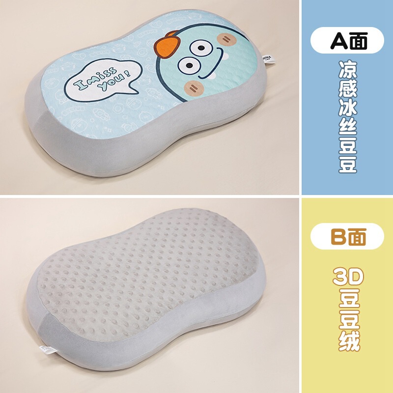 夏の涼しい席のビルスのイメージは綿の枕を記憶します。子供は寝ます。|undefined