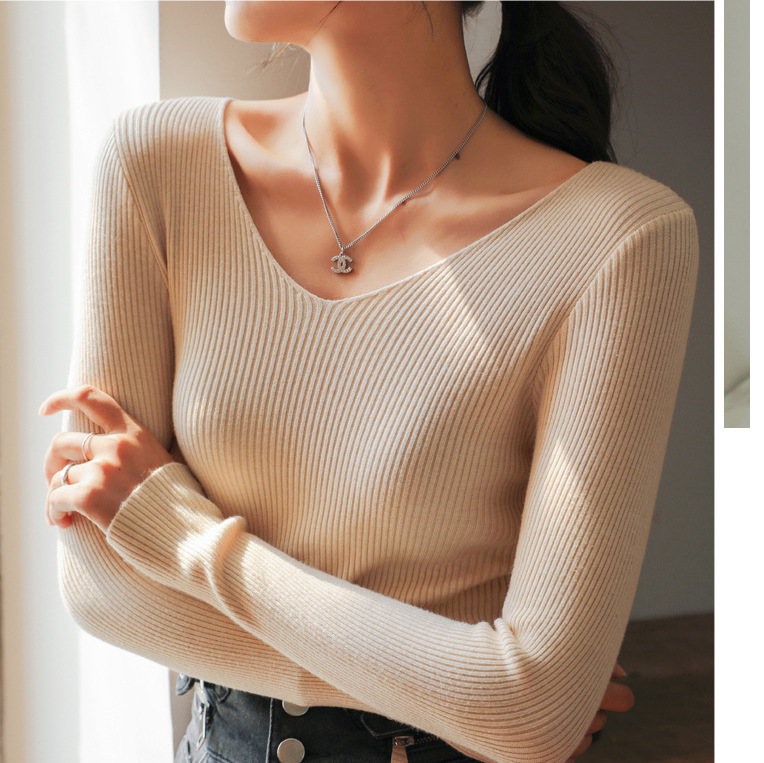 Carefully selected white V-neck base layer top for women, suitable for spring, autumn and winter, Korean style, fashionable knitwear, versatile and slim fit.